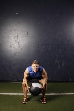 Backward Medicine Ball Throw: posición inicial