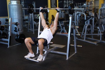 Barbell Incline Shoulder Raise: posición final