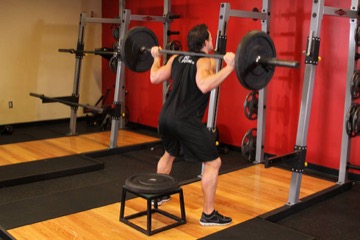 Barbell Squat To A Bench: posición inicial