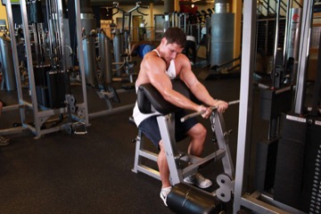 Curl predicador en polea: posición inicial