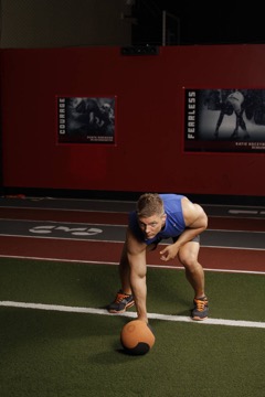 Chest Push from 3 point stance: posición inicial