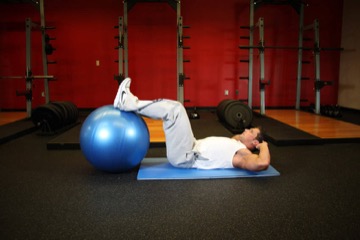 Crunch - Legs On Exercise Ball: posición inicial