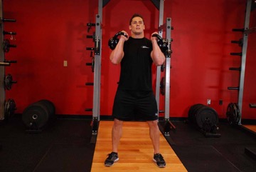 Sentadilla frontal con kettlebell: posición inicial