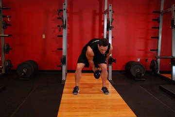 Kettlebell Pass Between The Legs: posición final