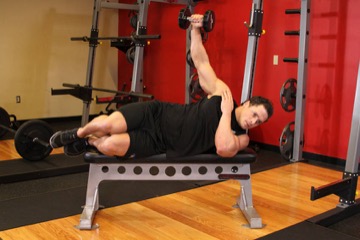 Lying One-Arm Lateral Raise: posición final