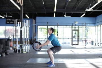 Medicine Ball Scoop Throw: posición inicial