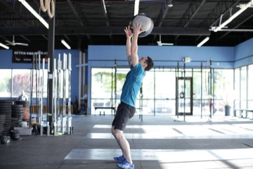 Medicine Ball Scoop Throw: posición final