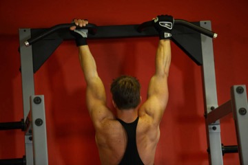 Mixed Grip Chin: posición inicial