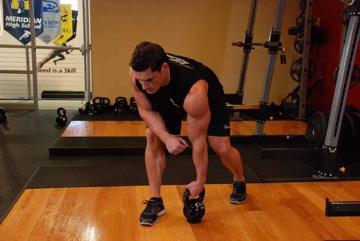 Remo a una mano con kettlebell: posición inicial