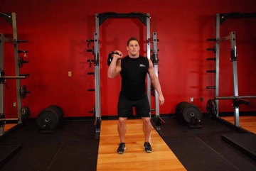 One-Arm Kettlebell Split Jerk: posición final