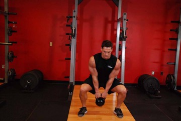 Open Palm Kettlebell Clean: posición inicial