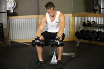 Curl de muñeca sentado agarre pronado: posición inicial