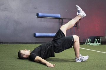 Glute bridge una pierna: posición final