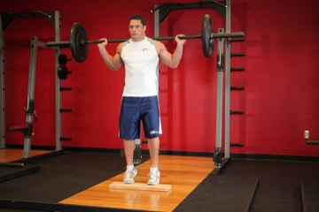 Standing Barbell Calf Raise: posición inicial