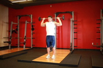 Standing Barbell Press Behind Neck: posición inicial