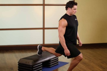 Standing Elevated Quad Stretch: posición inicial