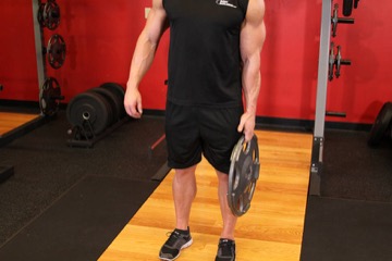 Standing Olympic Plate Hand Squeeze: posición inicial