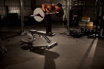 Straight Bar Bench Mid Rows: posición final