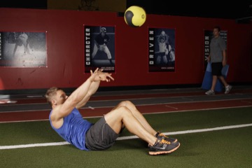Supine Two-Arm Overhead Throw: posición final