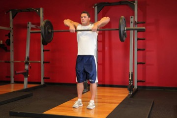 Upright Barbell Row: posición inicial