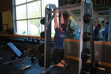V-Bar Pullup: posición final
